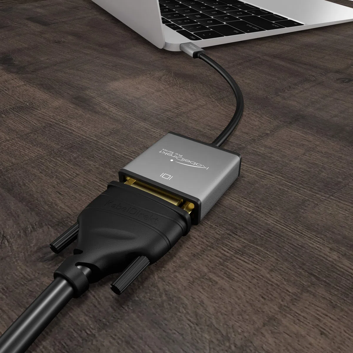 KabelDirekt – Adaptateur USB C sur DVI – 0,15m – (jusqu'à 4K/30Hz, USB C 3.1 und Thunderbolt 3, pour MacBook Pro 2016/2017, MacBook 12" et Autres appareils) –